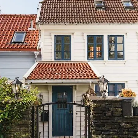 Vakantiehuis Sjarmerende Enebolig I Sandviken