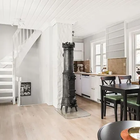 Sjarmerende Enebolig I Sandviken Ferienhaus